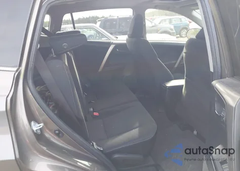 2015 Toyota Rav4 Xle z USA, uszkodzony, nr VIN JTMRFREV0FD154997